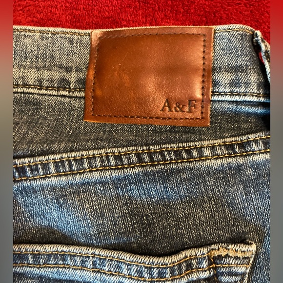Abercrombie and Fitch men’s super skinny stretch jeans in medium denim. - Picture 1 of 7